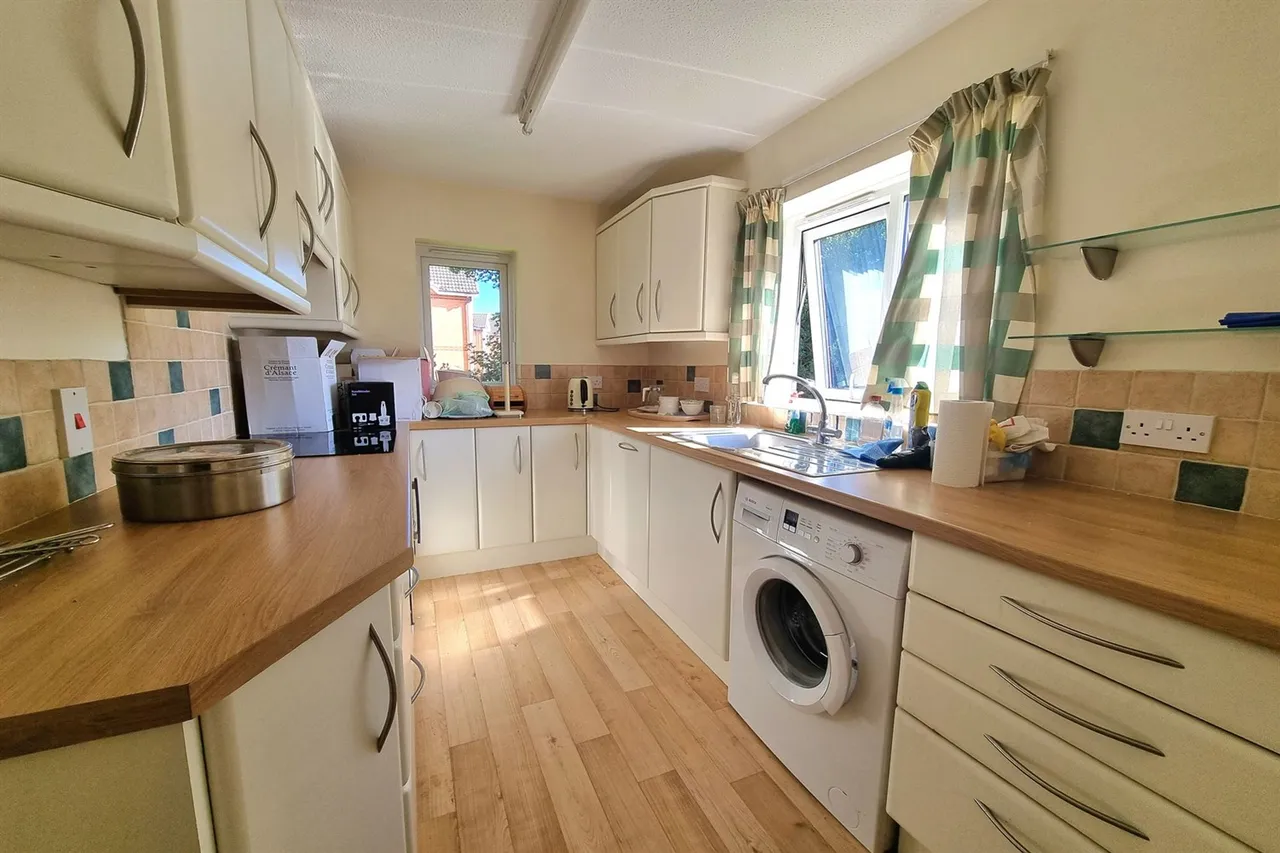 Parklands Charlton Drive, Sale, photo 7