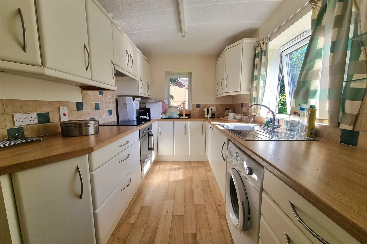 Parklands Charlton Drive, Sale, photo 8