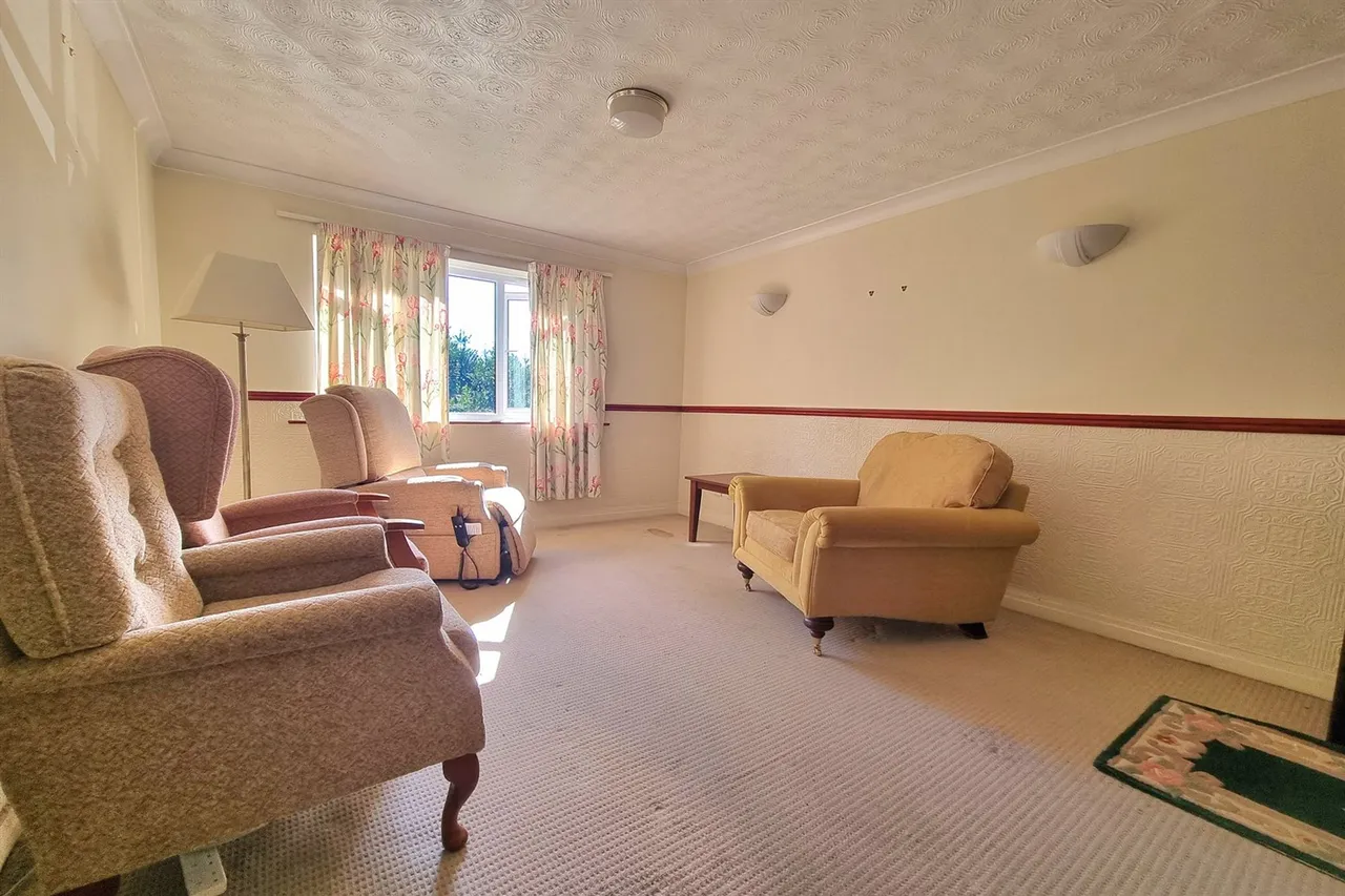 Parklands Charlton Drive, Sale, photo 5