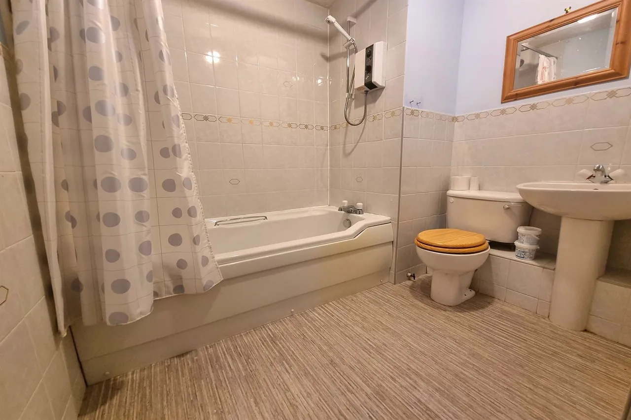 Parklands Charlton Drive, Sale, photo 9