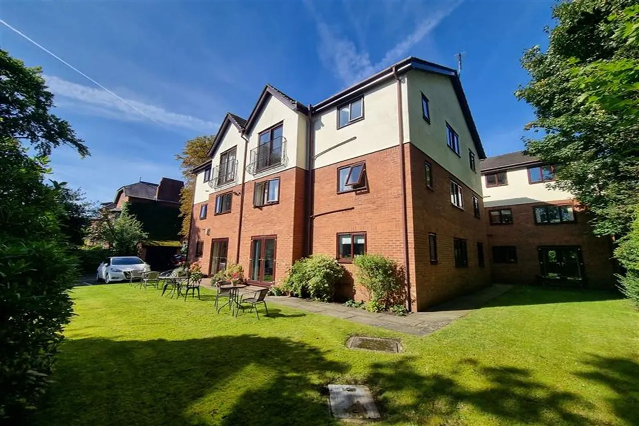 Parklands Charlton Drive, Sale, photo 11