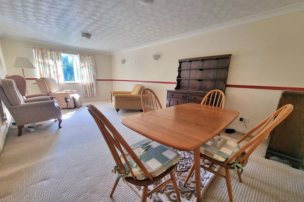 Parklands Charlton Drive, Sale, photo 6