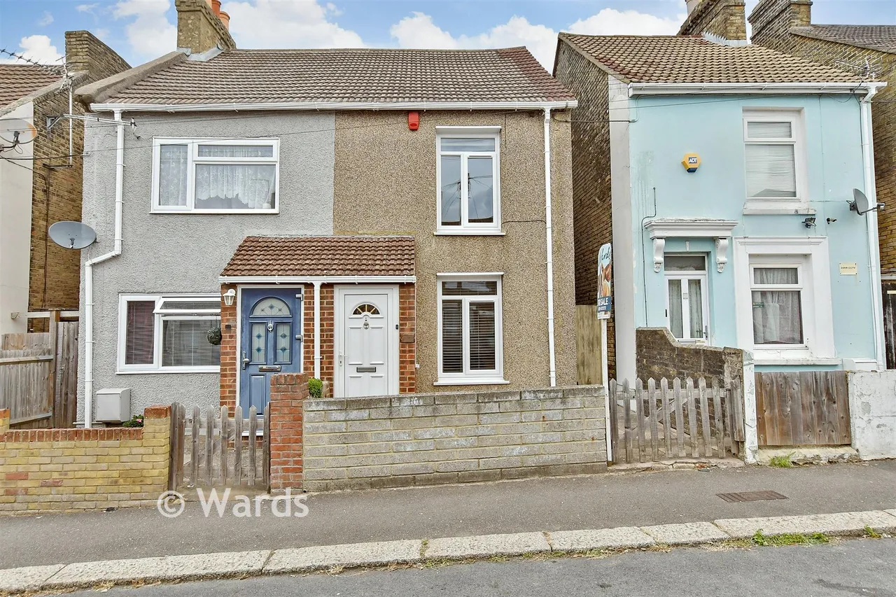 2 bed house for sale, Shortlands Road, Sittingbourne, ME10