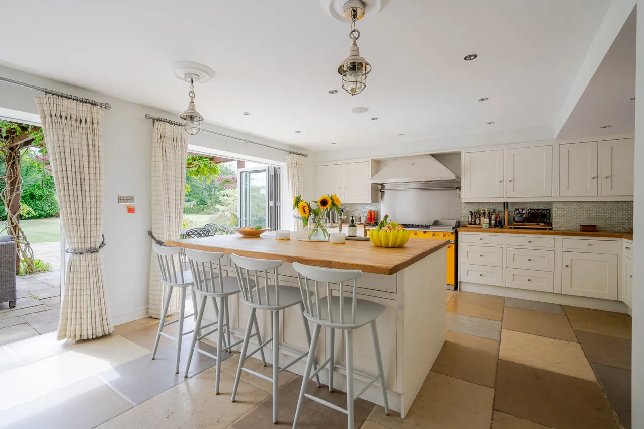 Chinnor Road, High Wycombe, HP14, photo 22