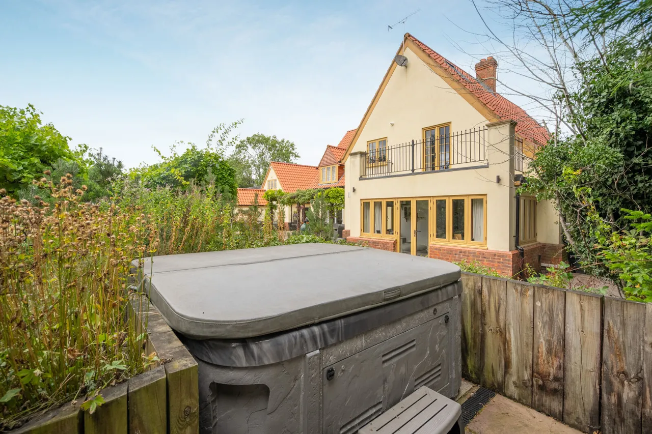 Chinnor Road, High Wycombe, HP14, photo 9