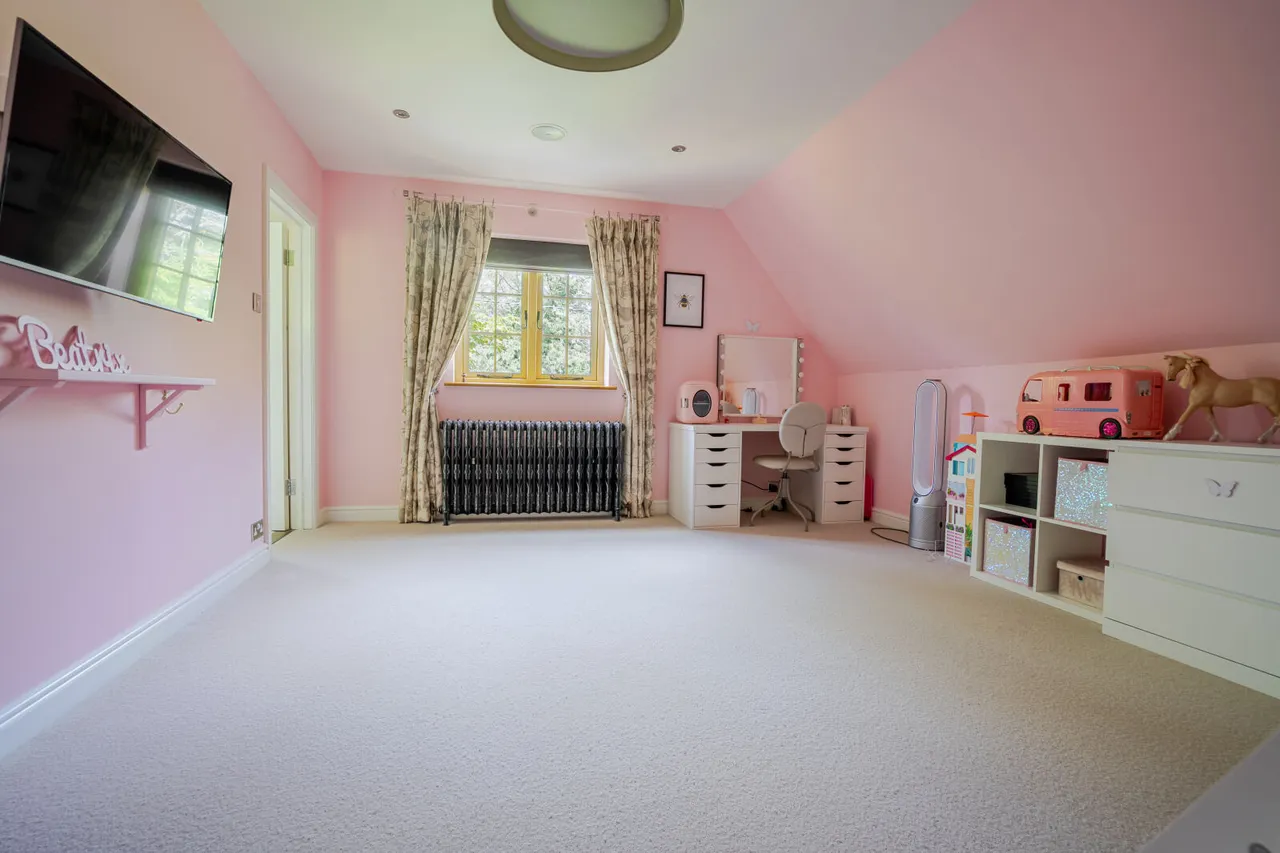 Chinnor Road, High Wycombe, HP14, photo 32