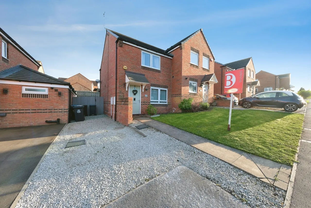 2 bed house for sale — Monteney Road, Sheffield, S5