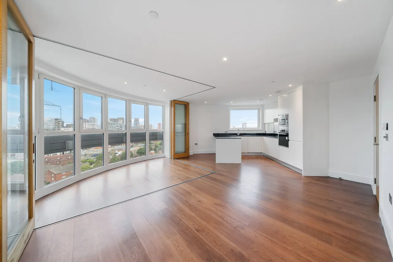 2 bed flat for sale, Western Gateway, London, E16