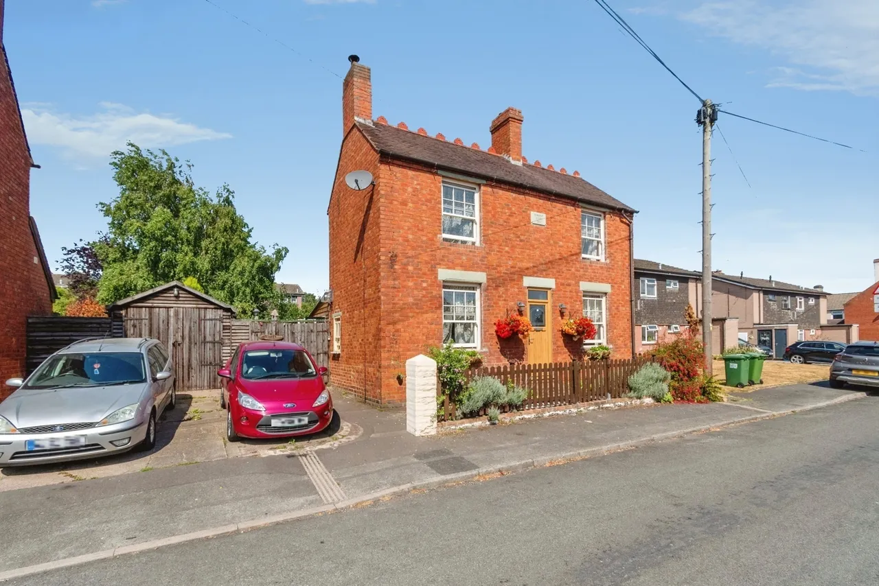 3 bed house for sale — Victoria Street, Broomhill, Cannock, WS11