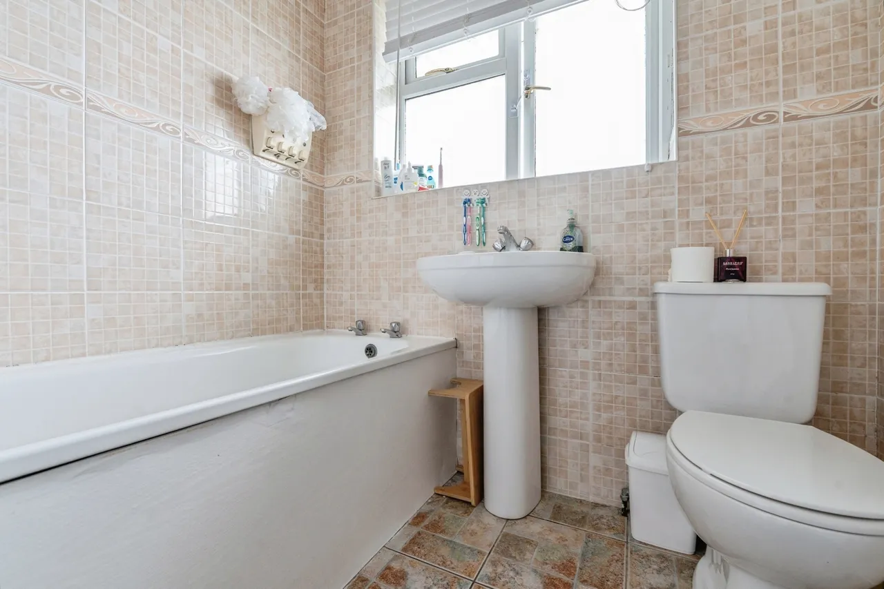 Toft Avenue, Grays, RM17, photo 14