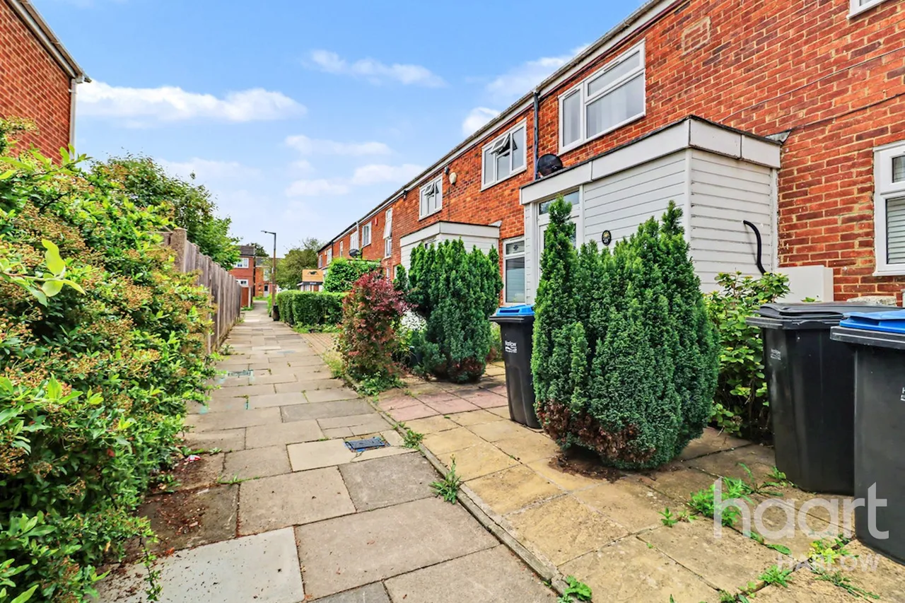 Woodcroft, CM18, photo 16