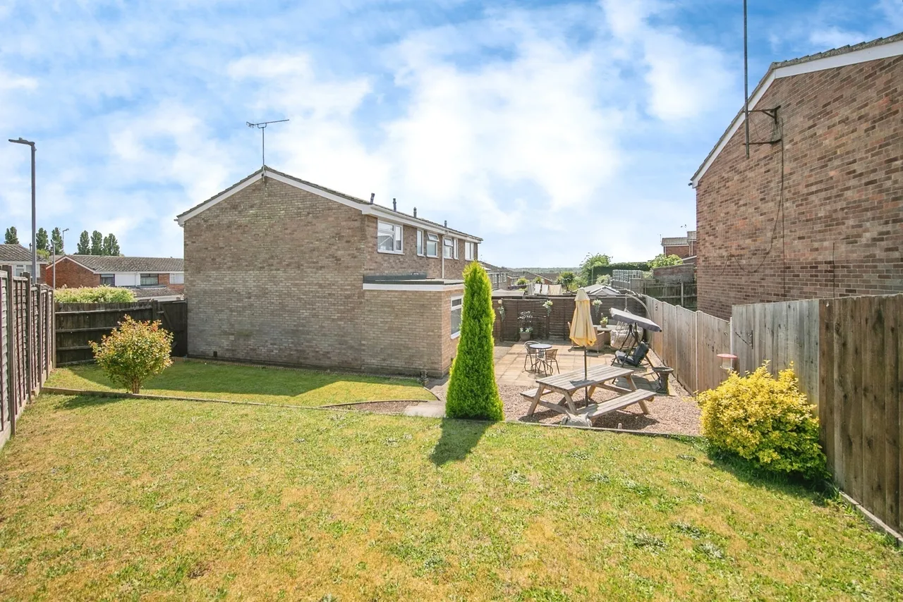 Holcombe Crescent, Ipswich, Suffolk, IP2, photo 2