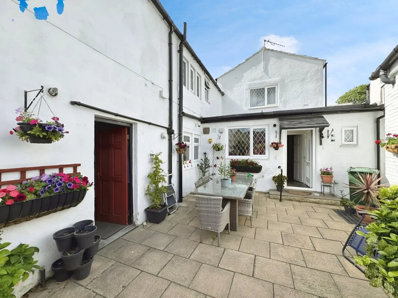 Hare Park Lane, Hightown, WF15, photo 2