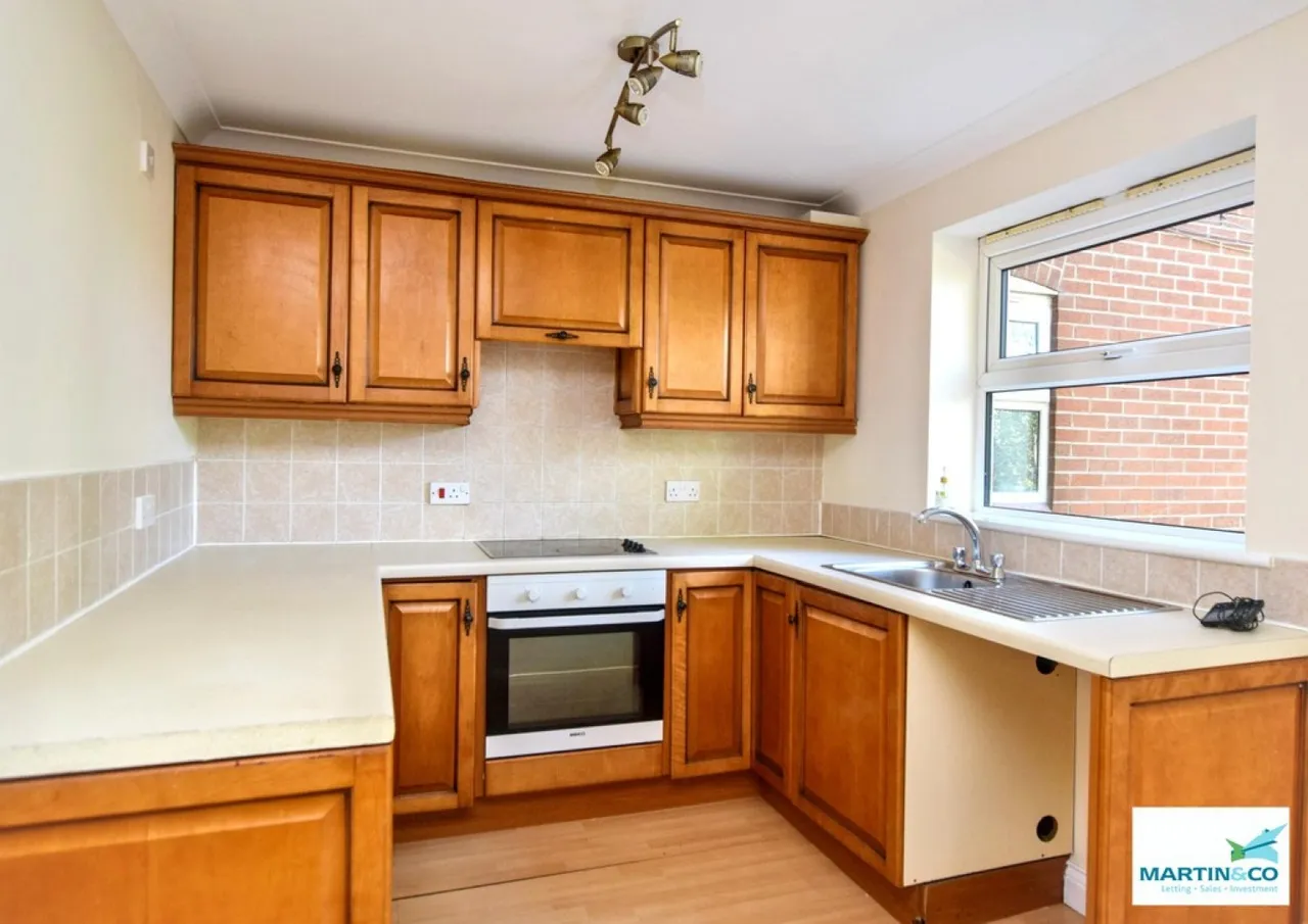 Trinity Court, Hinckley, Leicestershire, photo 7