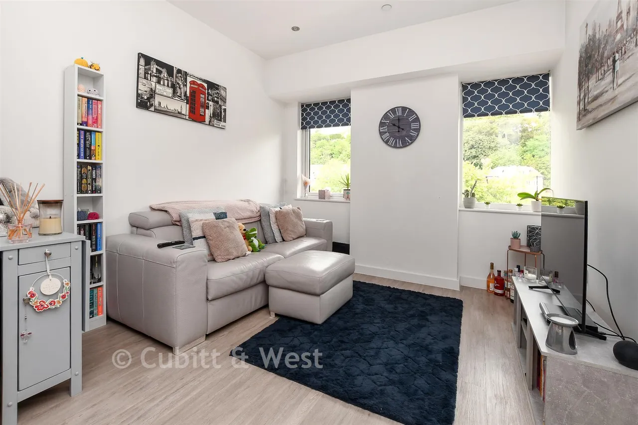 Brighton Road, Redhill, RH1, photo 4