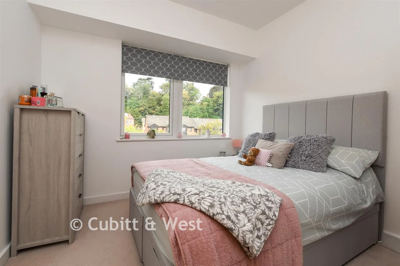 Brighton Road, Redhill, RH1, photo 9