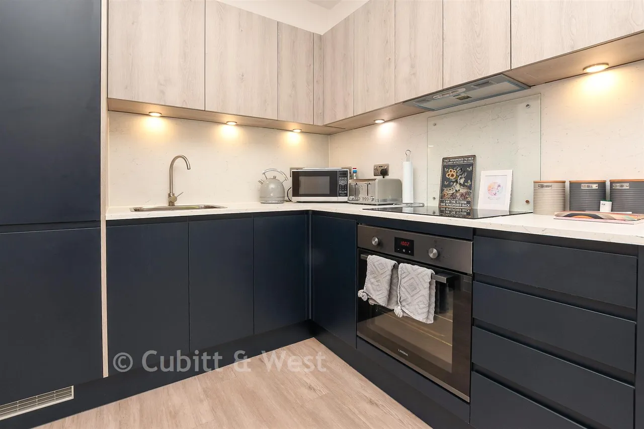Brighton Road, Redhill, RH1, photo 2