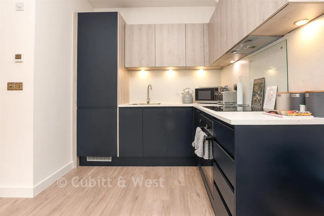 Brighton Road, Redhill, RH1, photo 5