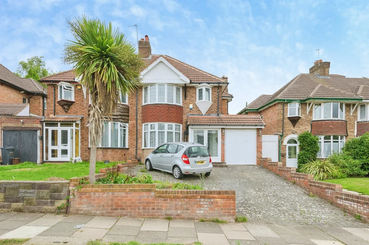 3 bed house for sale — Berwood Farm Road, Sutton Coldfield