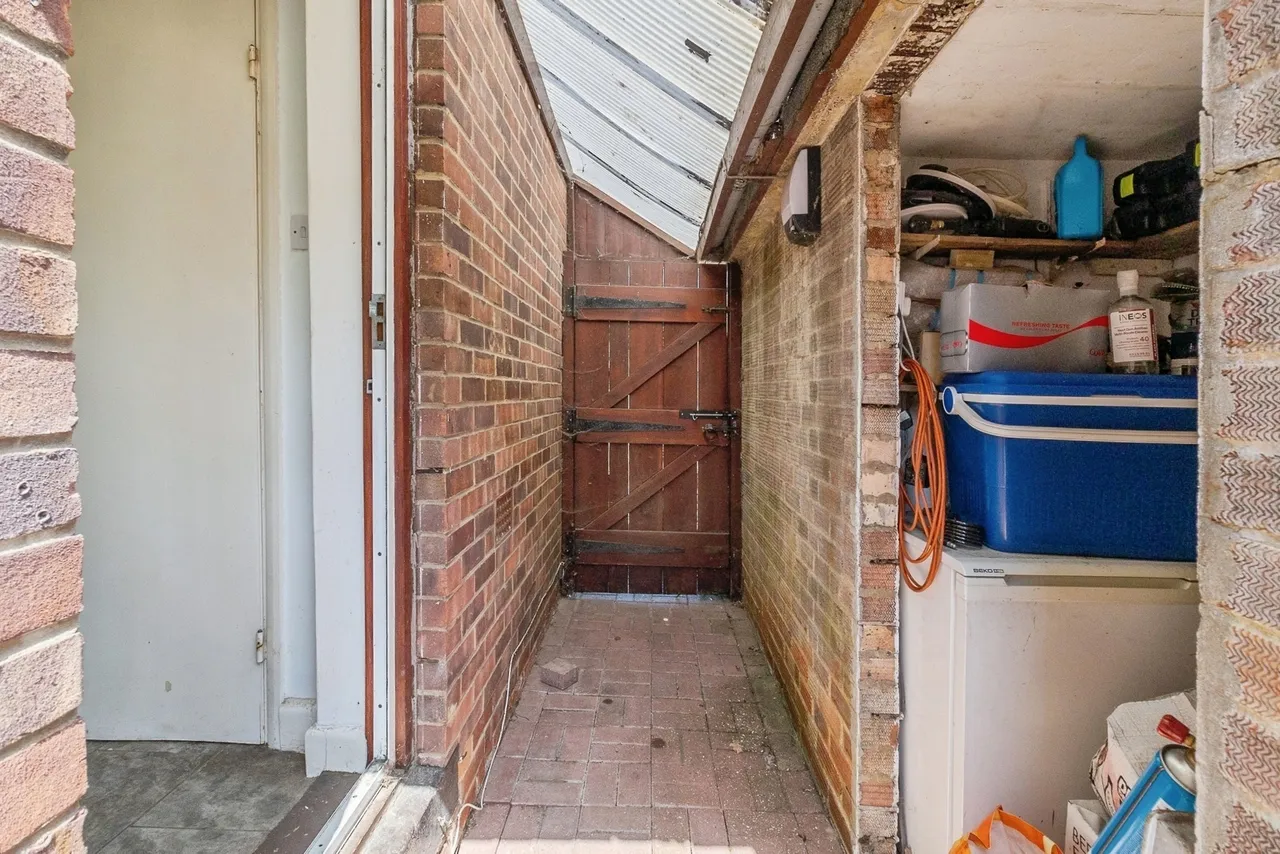 Southern Way, Wolverton, Milton Keynes, Buckinghamshire, MK12, photo 13