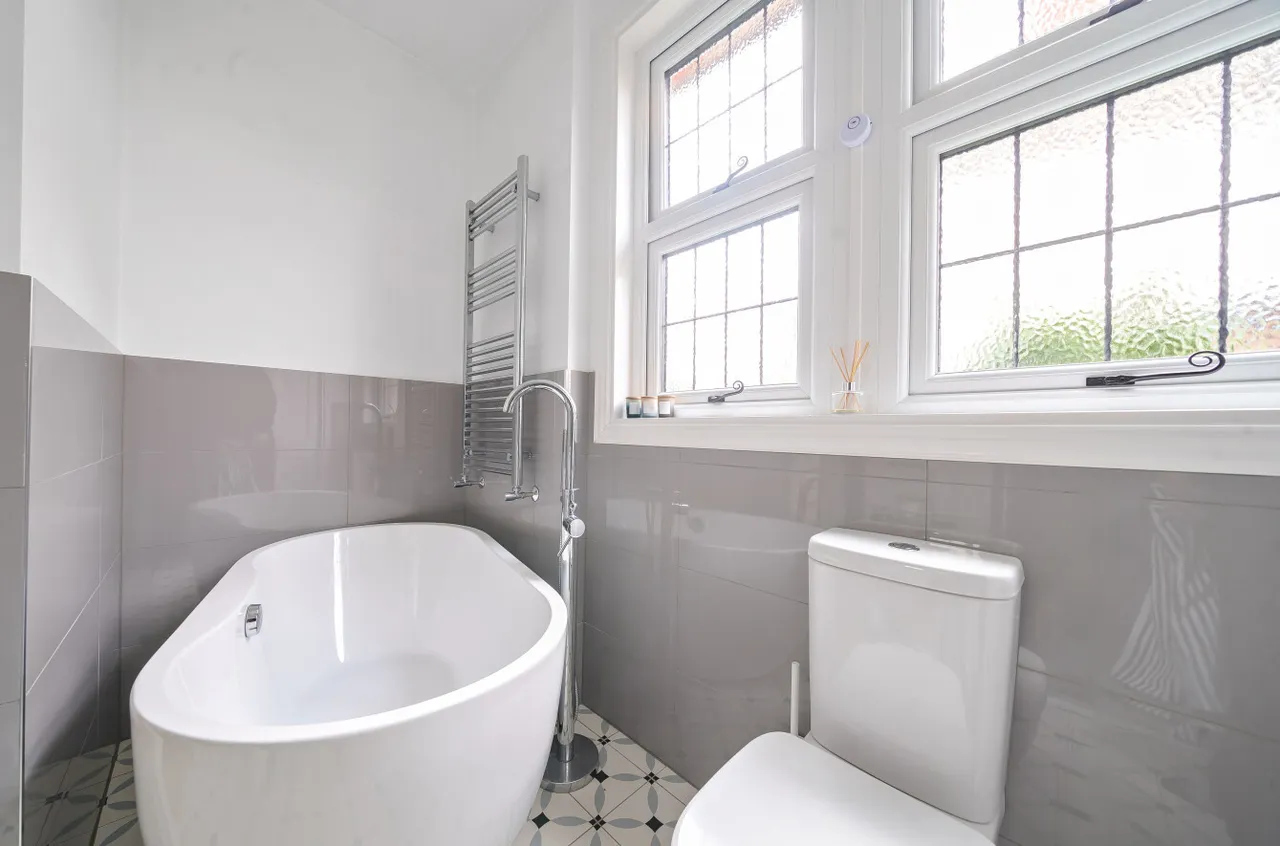 Heatherdale Road, Camberley, Surrey, GU15 2LT, photo 9