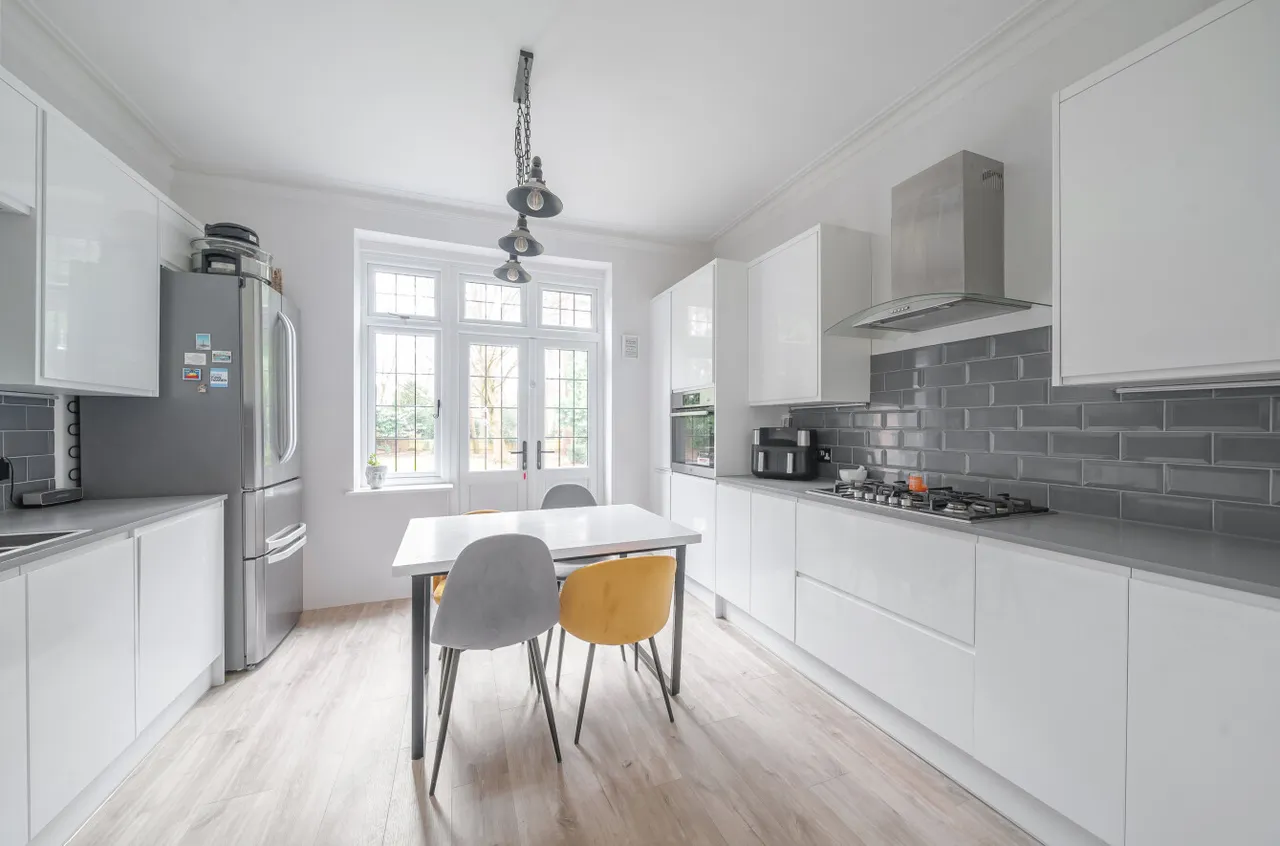 Heatherdale Road, Camberley, Surrey, GU15 2LT, photo 3