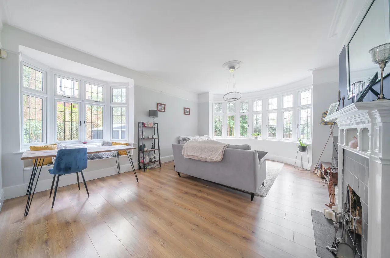 Heatherdale Road, Camberley, Surrey, GU15 2LT, photo 2