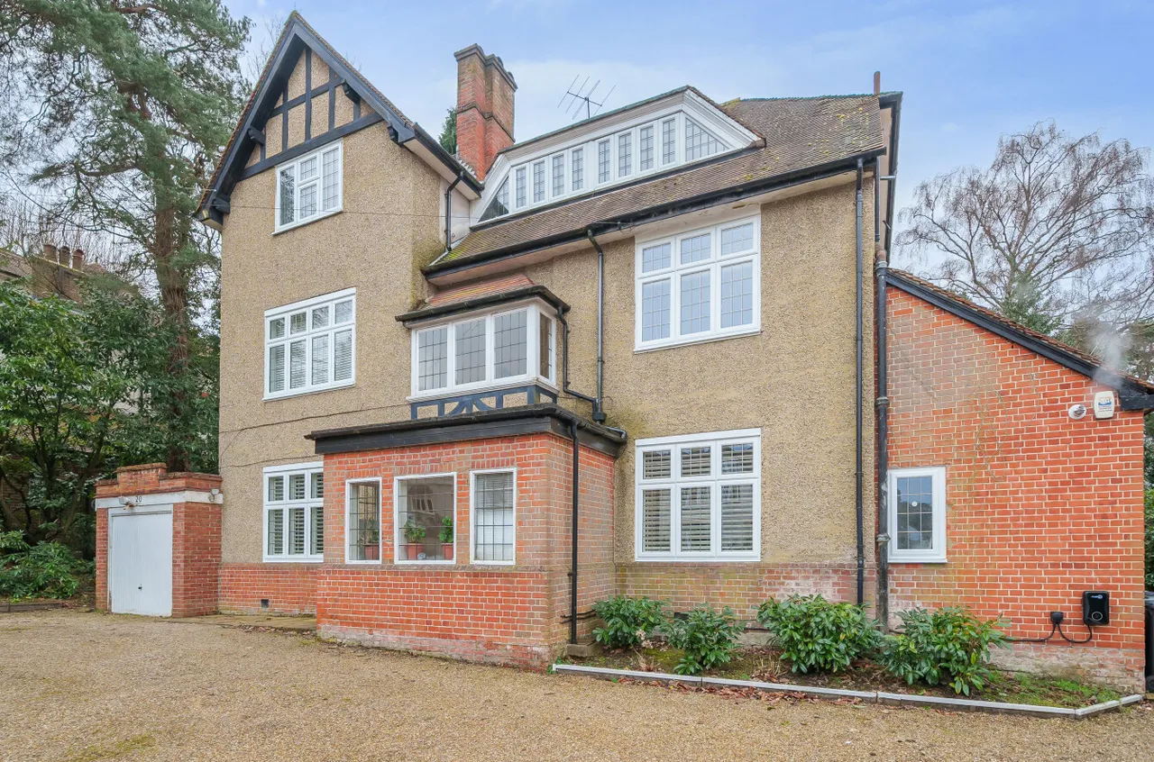 3 bed flat for sale — Heatherdale Road, Camberley, Surrey, GU15 2LT