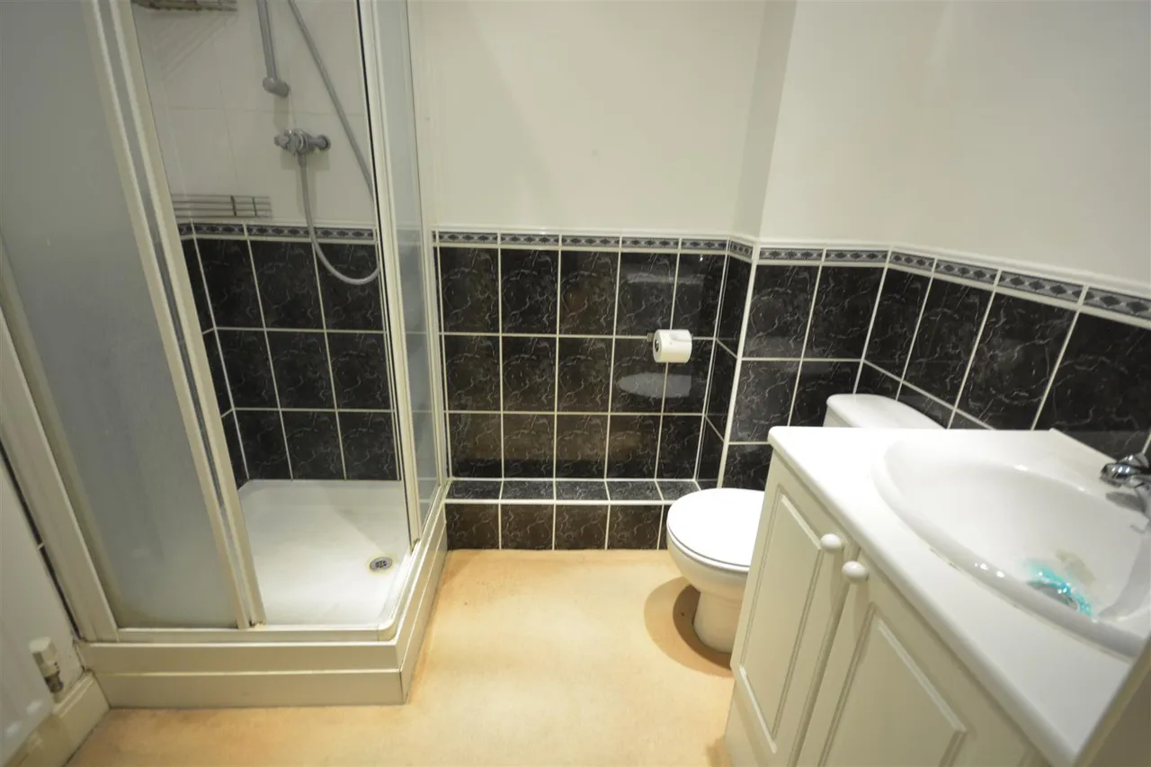 Queen Alexandras Way, Epsom, KT19 7DW, photo 7