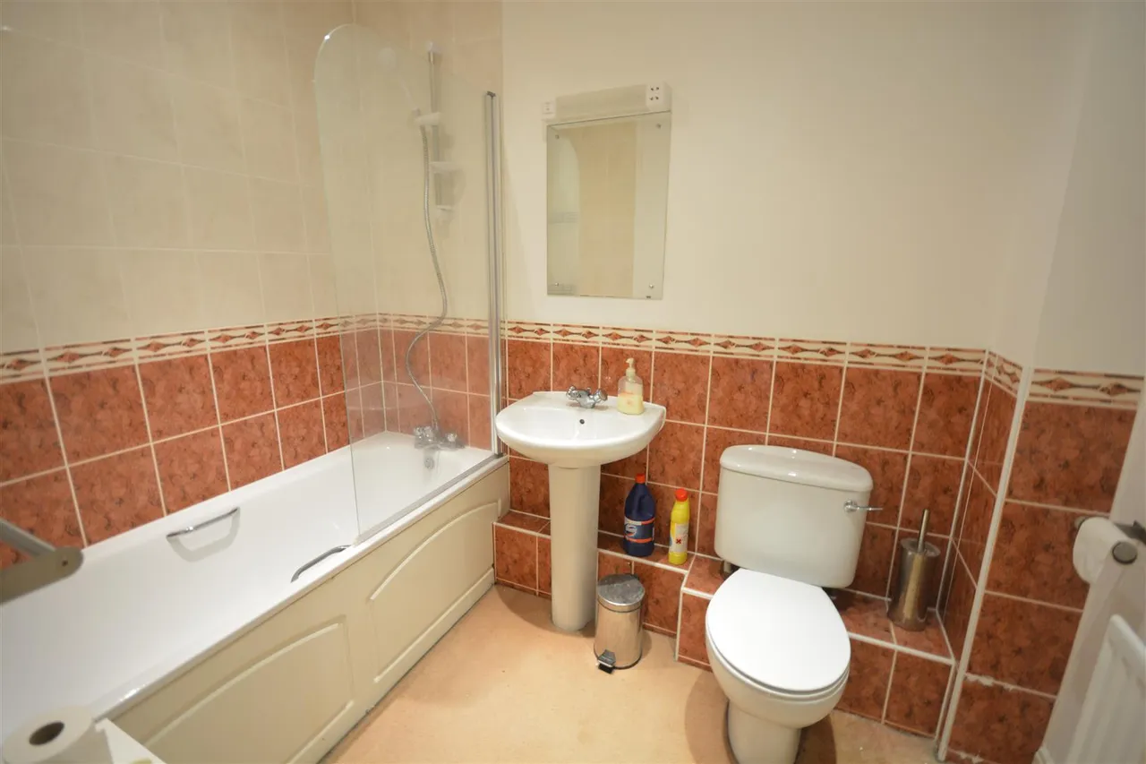 Queen Alexandras Way, Epsom, KT19 7DW, photo 8