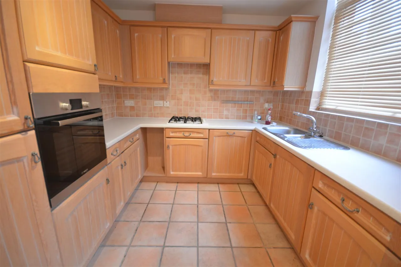 Queen Alexandras Way, Epsom, KT19 7DW, photo 4