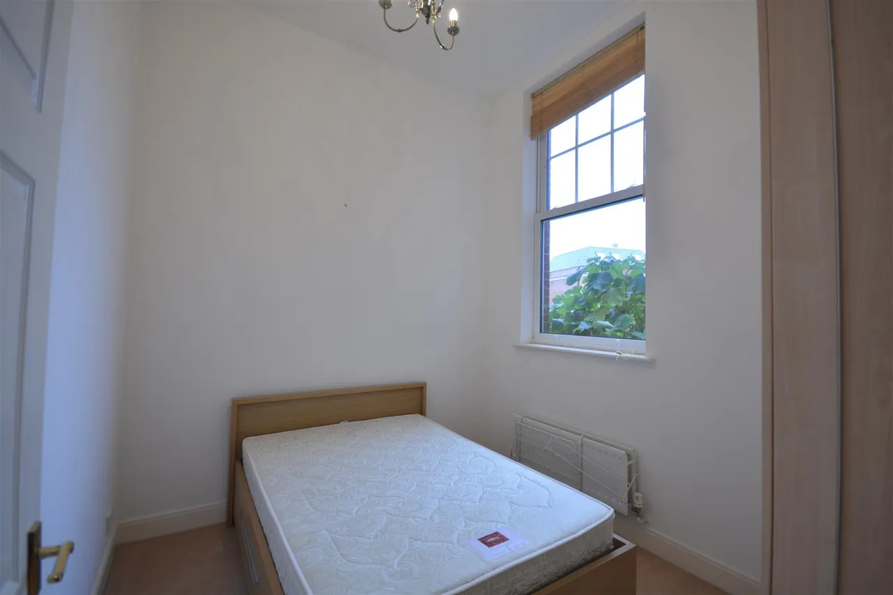 Queen Alexandras Way, Epsom, KT19 7DW, photo 5