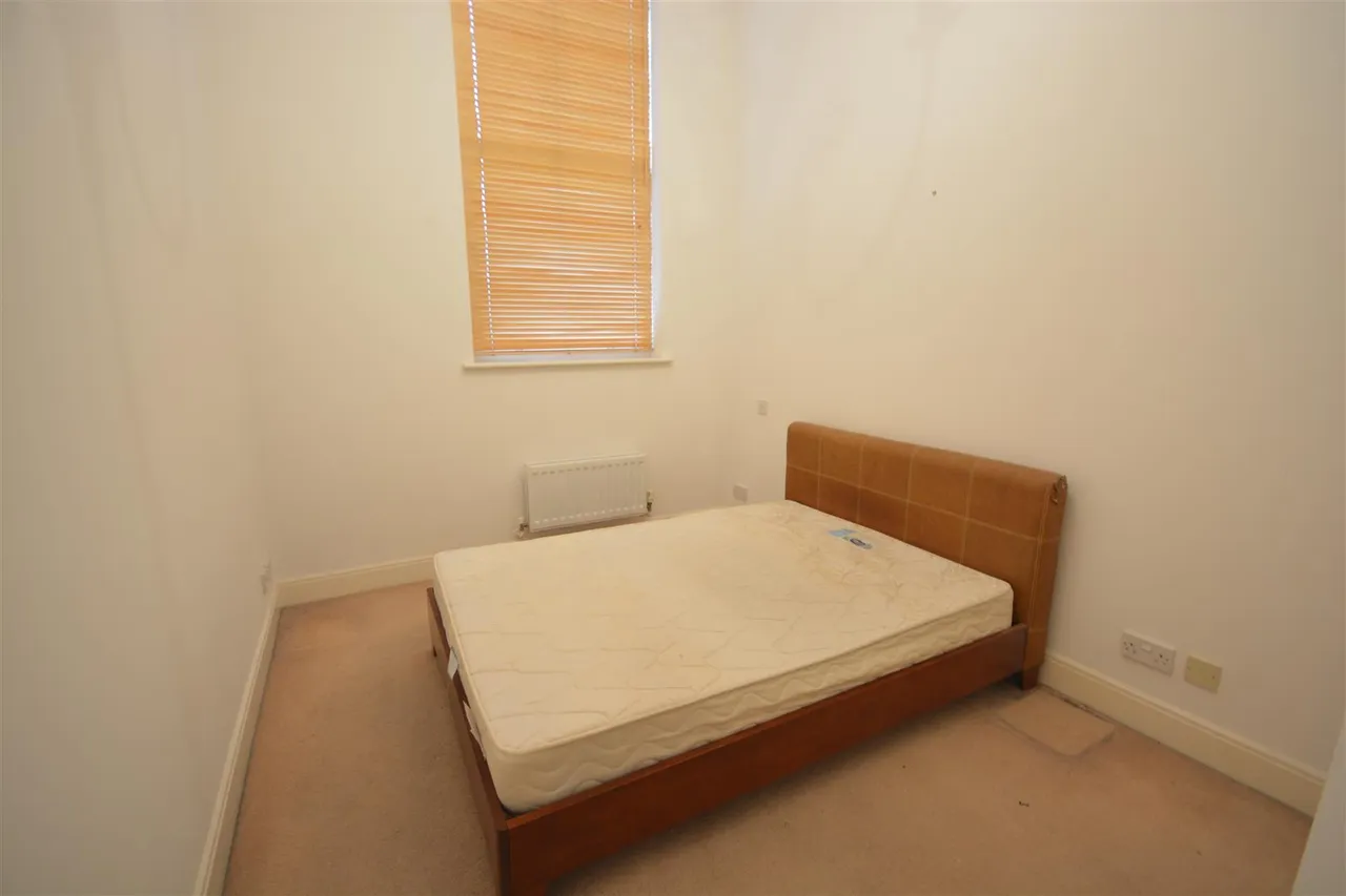 Queen Alexandras Way, Epsom, KT19 7DW, photo 6
