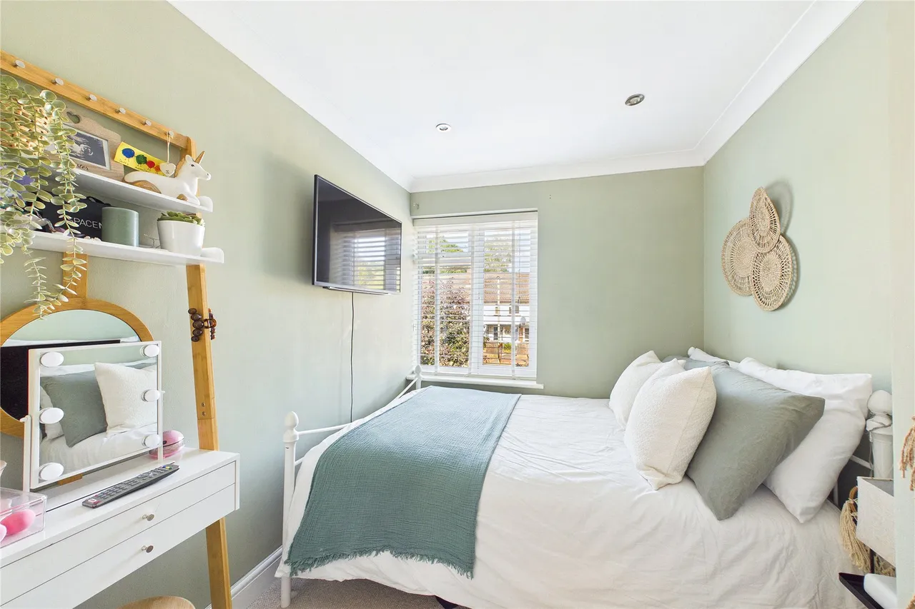 Chertsey Road, Windlesham, GU20, photo 13