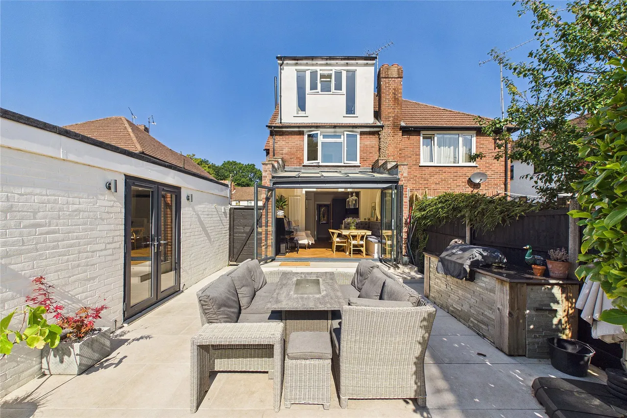 Chertsey Road, Windlesham, GU20, photo 19