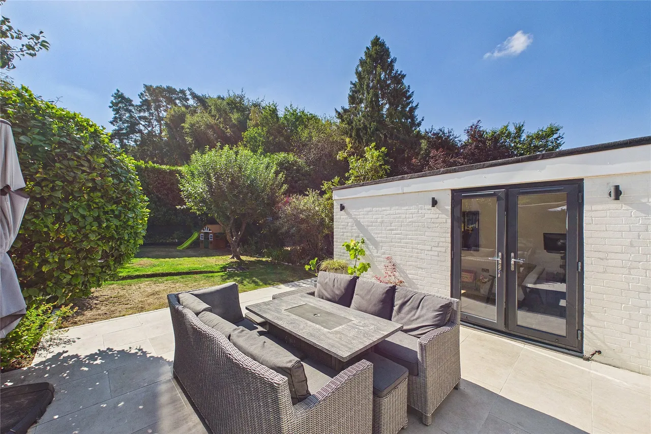 Chertsey Road, Windlesham, GU20, photo 18
