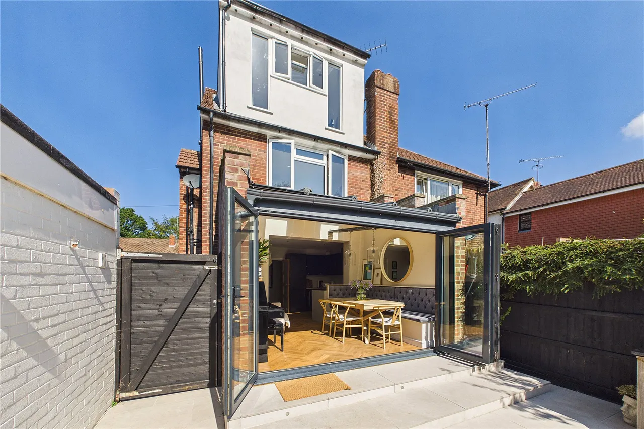 Chertsey Road, Windlesham, GU20, photo 6