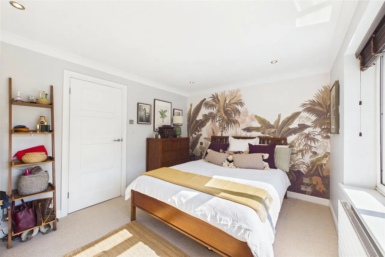 Chertsey Road, Windlesham, GU20, photo 12