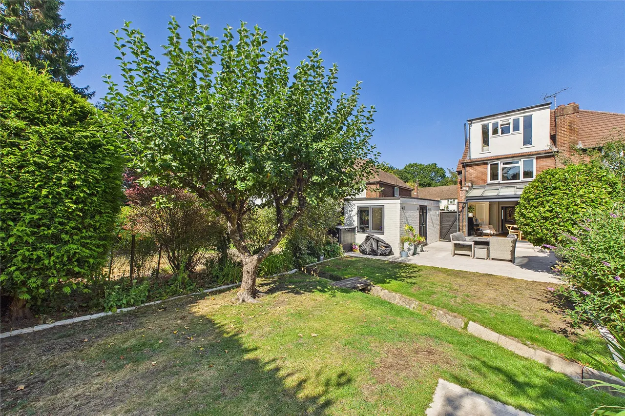 Chertsey Road, Windlesham, GU20, photo 7