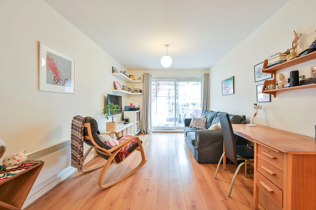 2 bed flat for sale — 1 Mercia Court, Highwood Close, London