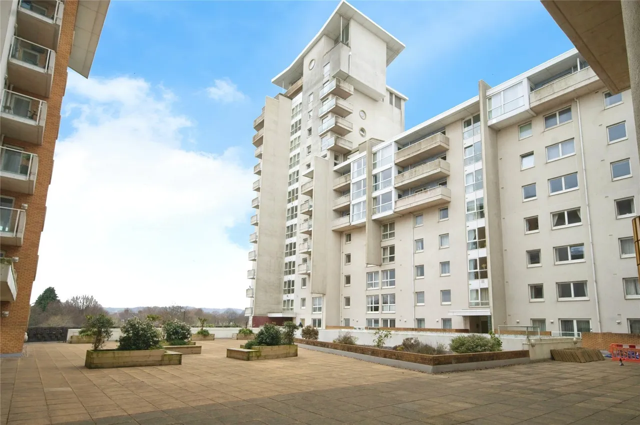 1 bed flat for sale — Hansen Court, Heol Glan Rheidol, CF10