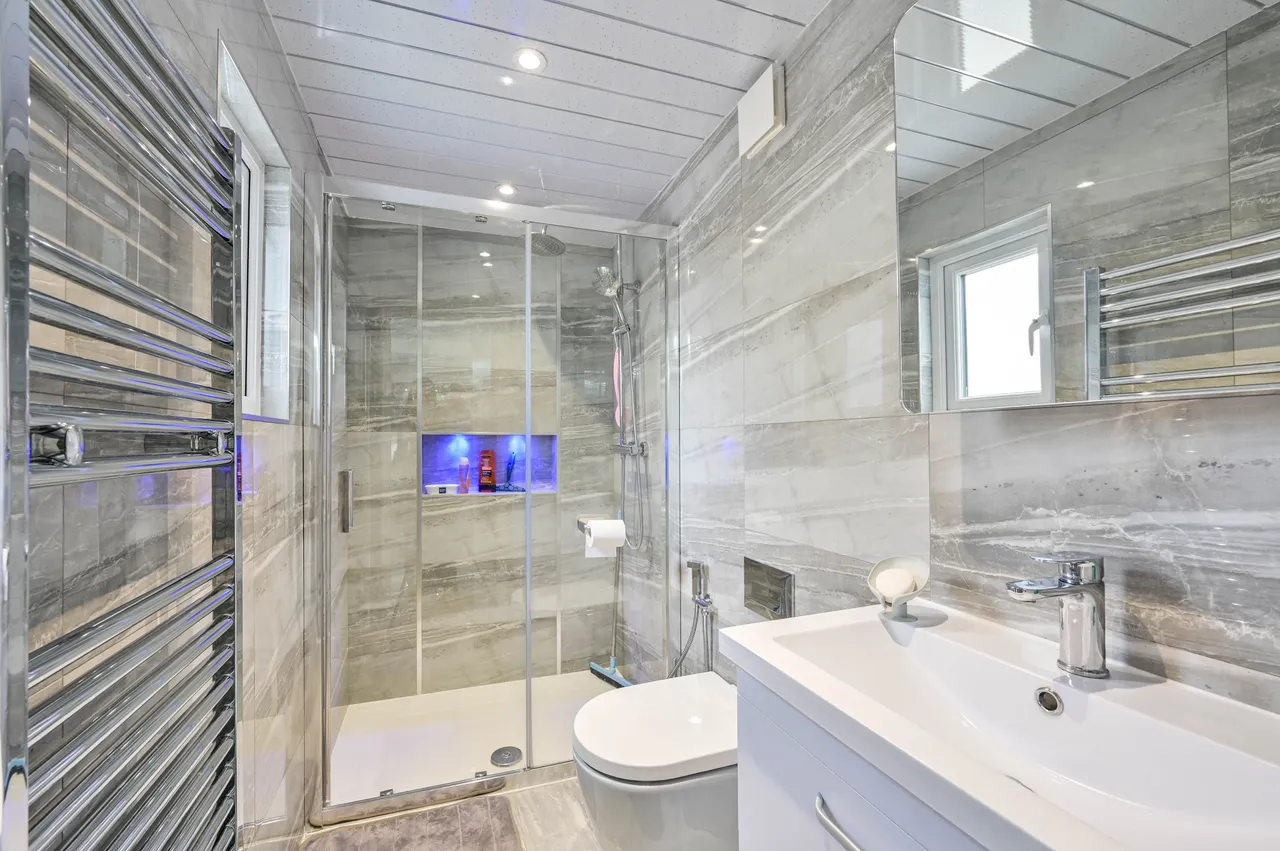 7 Pool Road, West Molesey, photo 8