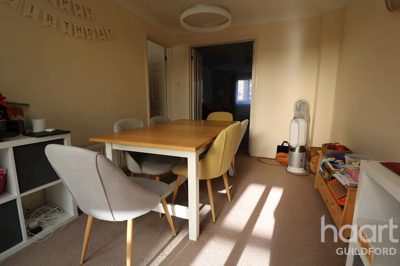 Suffolk Drive, GU4, photo 2