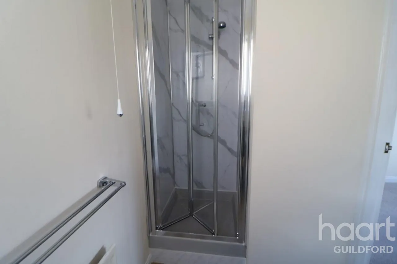 Suffolk Drive, GU4, photo 13
