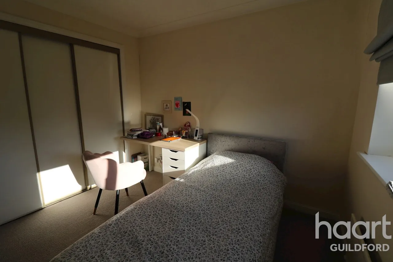 Suffolk Drive, GU4, photo 9