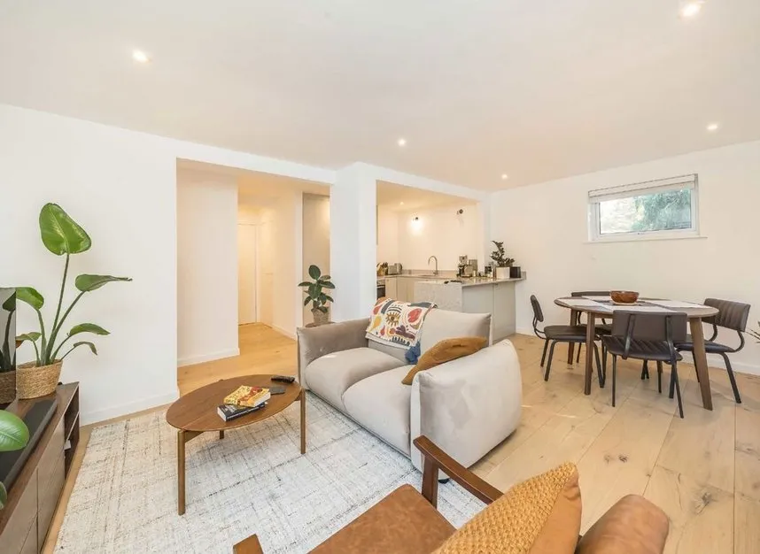 Station Approach, Sunbury, TW16, photo 5