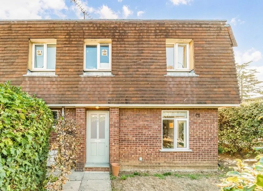 1 bed flat to rent, Station Approach, Sunbury, TW16