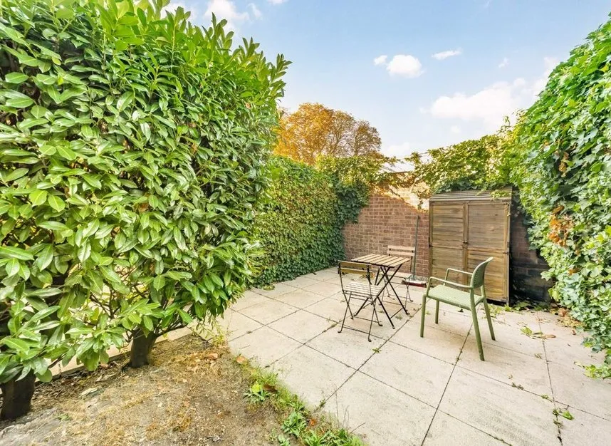 Station Approach, Sunbury, TW16, photo 4