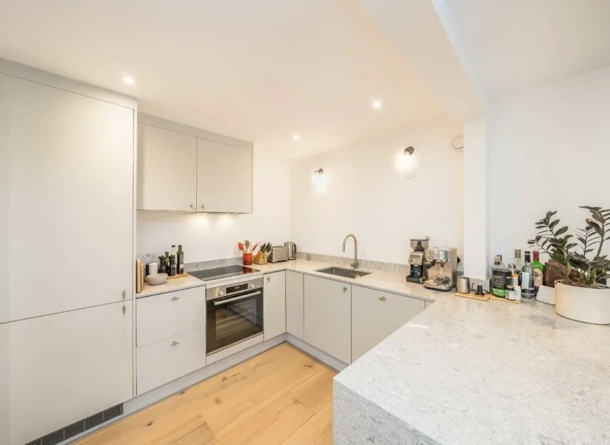 Station Approach, Sunbury, TW16, photo 3