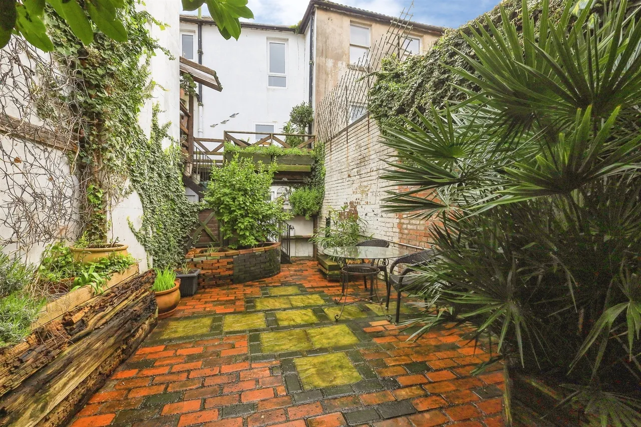 Seaside Road, Eastbourne, BN21, photo 12